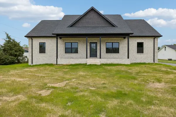 1702 Ellington Dr, Lafayette, TN 37083