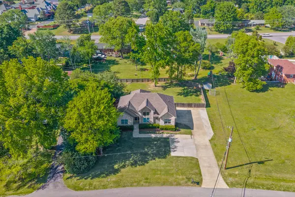 2097 Landon Rd, Clarksville, TN 37043