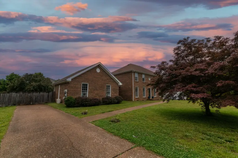 522 W Point Dr, Clarksville, TN 37043 - #3