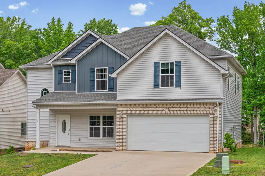 367 Barry Dr, Clarksville, TN 37040 - #2