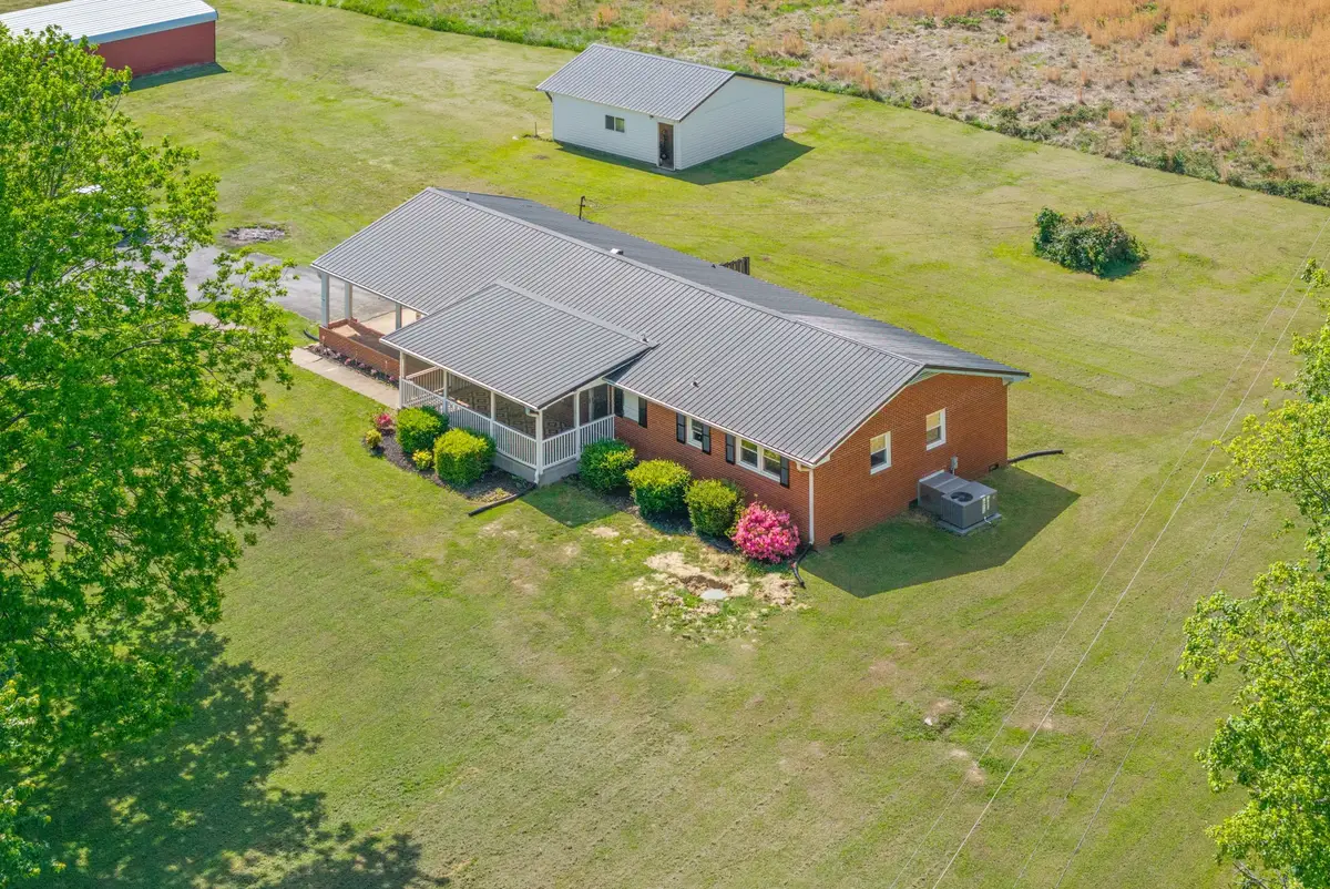 3824 Oakwood Rd, Woodlawn, TN 37191 - #1