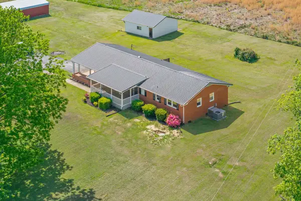3824 Oakwood Rd, Woodlawn, TN 37191