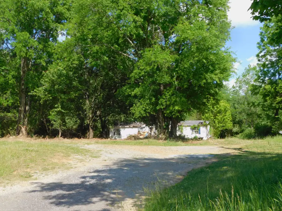 887 Douglas Ln, Gallatin, TN 37066 - #2