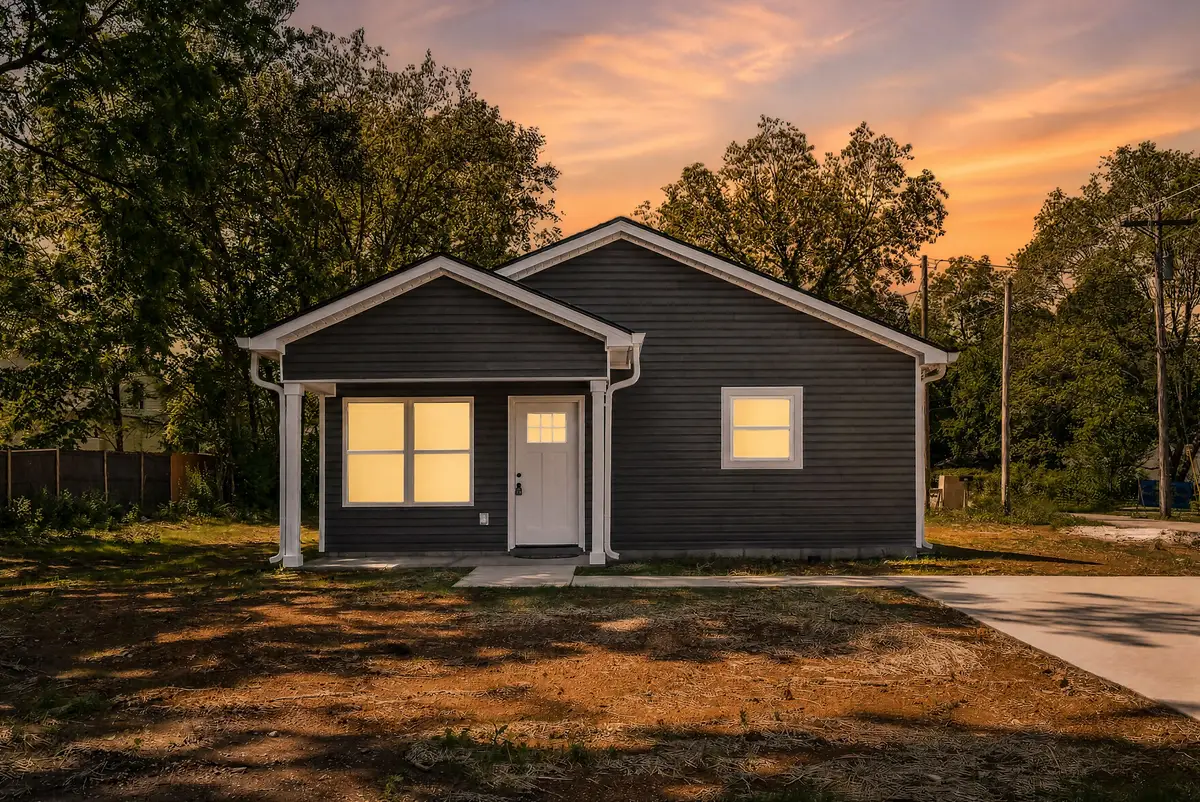 208 Decherd Street W, Tullahoma, TN 37388 - #1