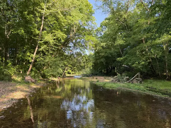 1490 Upper Standing Rock Rd, Dover, TN 37058