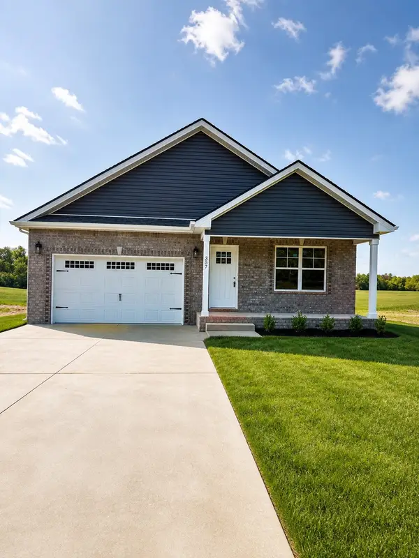 240 Arkansas Ave, Oak Grove, KY 42262