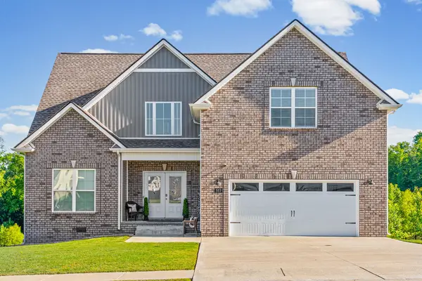 517 Cresthaven Ln, Clarksville, TN 37043