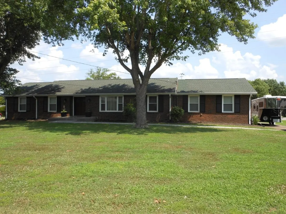 4086 Lake Pkwy, Hermitage, TN 37076 - #1