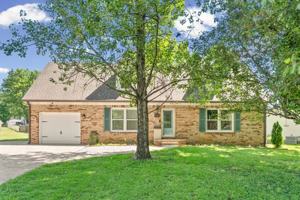 1579 Barrett Dr, Clarksville, TN 37043