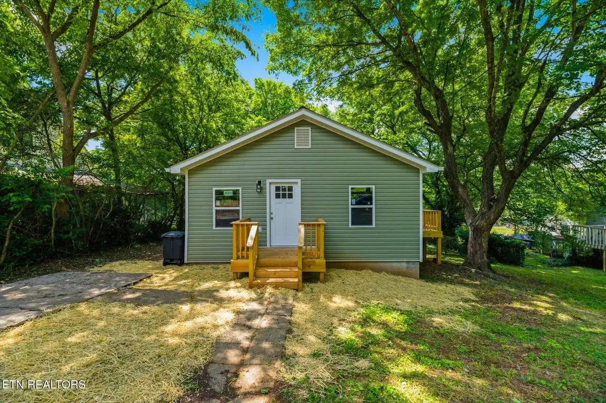 505 W College St, Athens, TN 37303 - #1