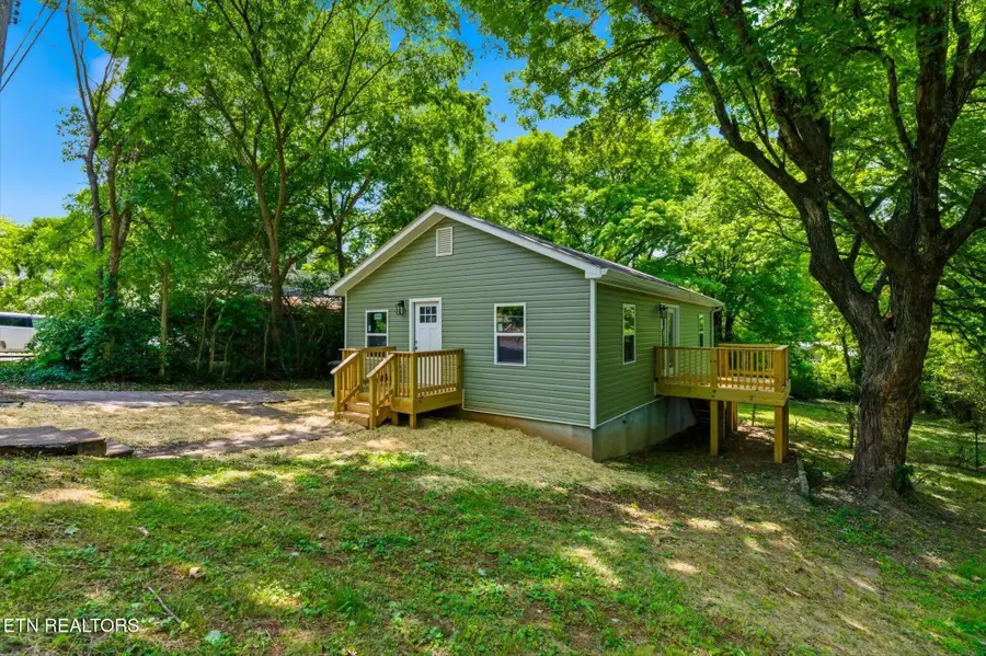 505 W College St, Athens, TN 37303 - #2