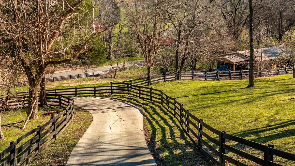 655 Cummings Ln, Cottontown, TN 37048 - #1