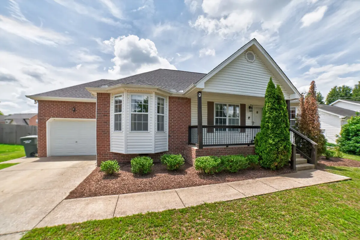 929 Pebble Beach Cir, Mount Juliet, TN 37122 - #1