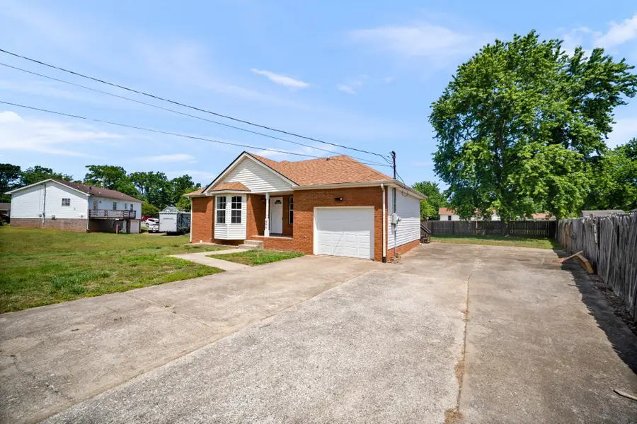 593 Oak Valley Dr, Clarksville, TN 37042 - #2