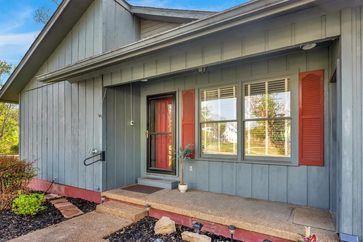 601 Courthouse View St, Lafayette, TN 37083 - #1