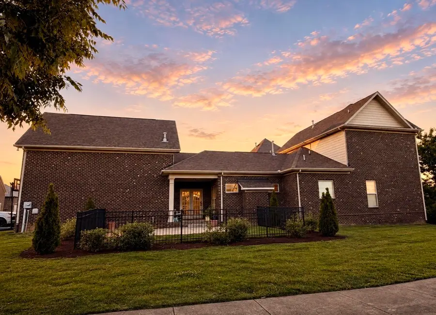 1099 Paddock Park Cir, Gallatin, TN 37066 - #2