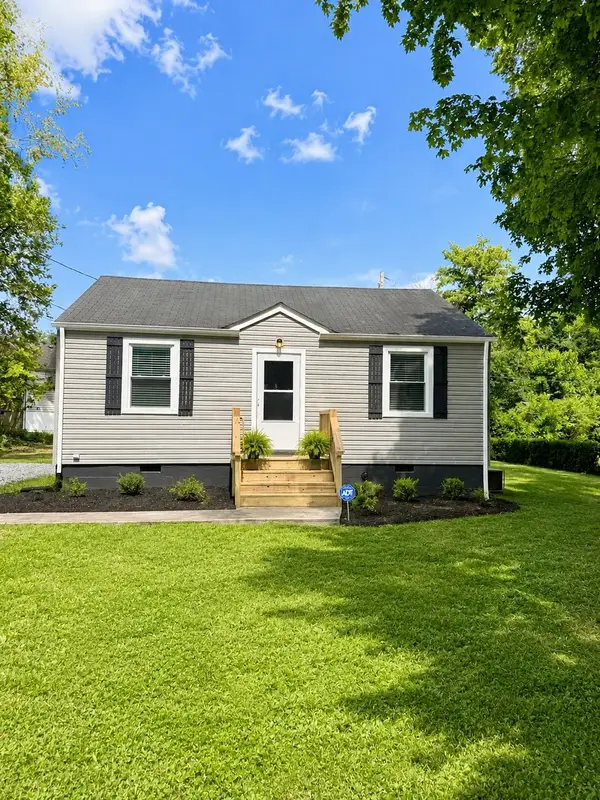 303 Park Ln, Clarksville, TN 37042