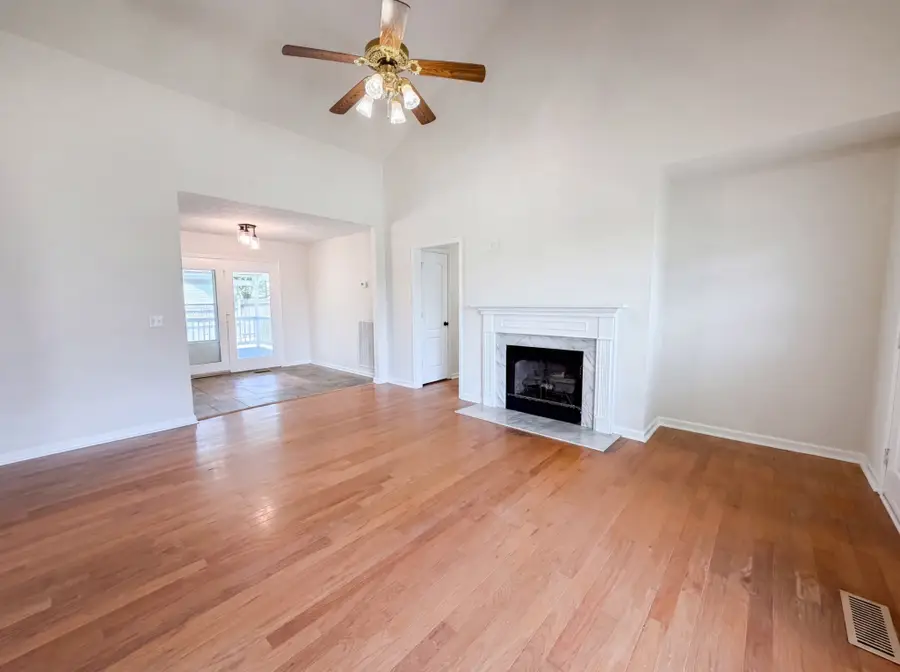 1037 Shadowbrook Dr, Greenbrier, TN 37073 - #3