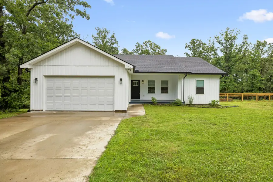 111 Friel Dr, Waverly, TN 37185 - #2