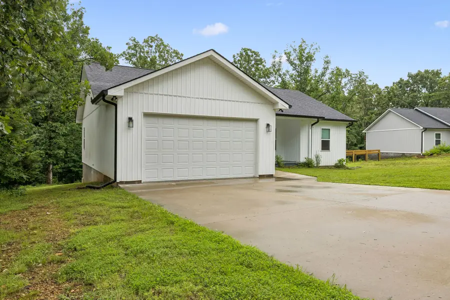 111 Friel Dr, Waverly, TN 37185 - #3