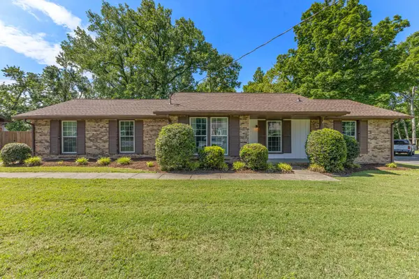 233 Iris Dr, Hendersonville, TN 37075