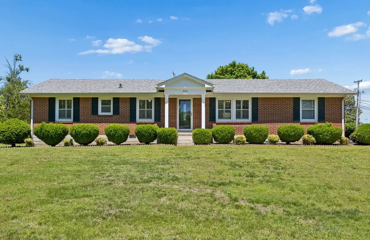 300 Woods Dr, Columbia, TN 38401 - #1