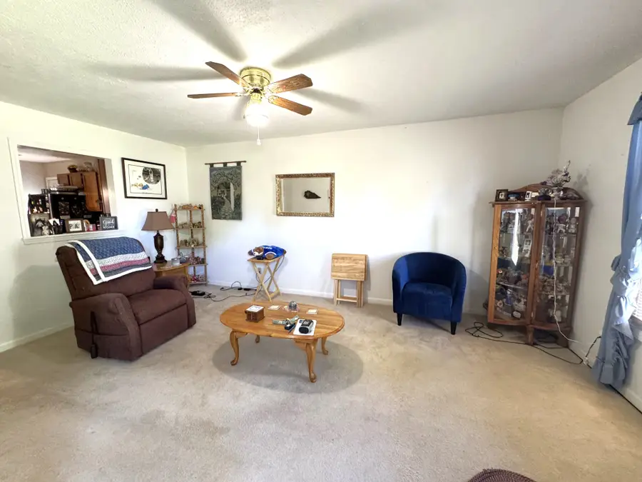 634 Foxfield Rd, Hopkinsville, KY 42240 - #2