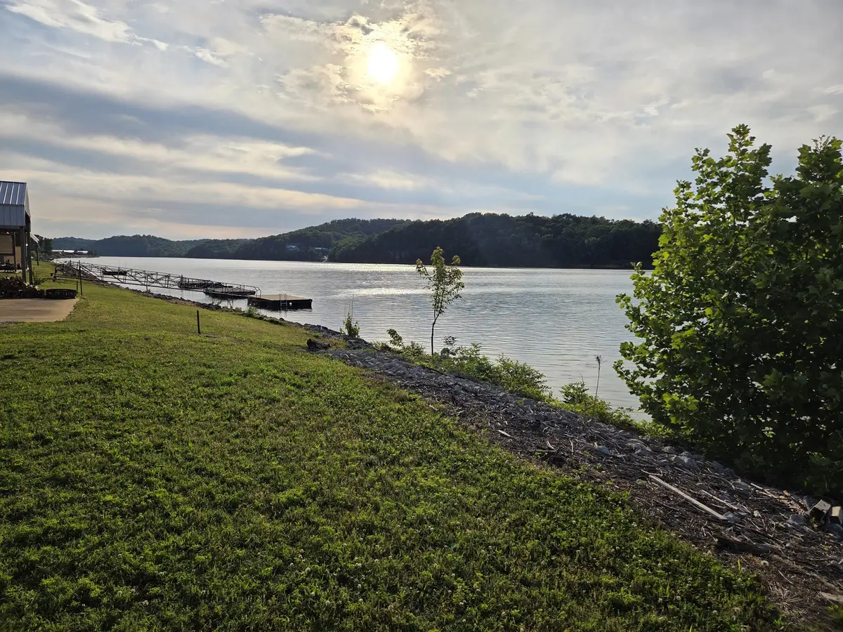 1039 River Front Dr, Clifton, TN 38425 - #1