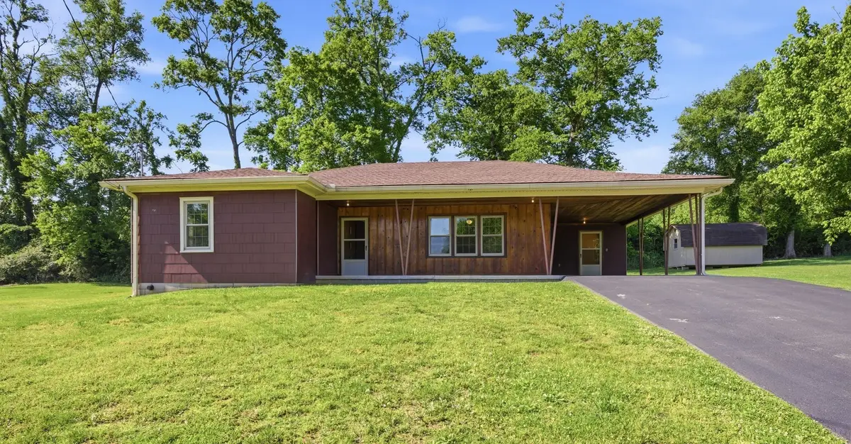 131 Greenwood Acres Dr, Columbia, TN 38401 - #1