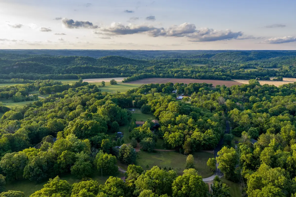 1098 Fred Gibbs Rd, White Bluff, TN 37187 - #1
