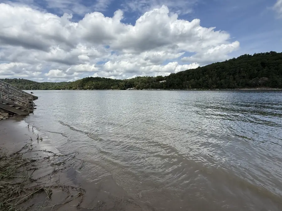 212 S River Front Dr, Clifton, TN 38425 - #2
