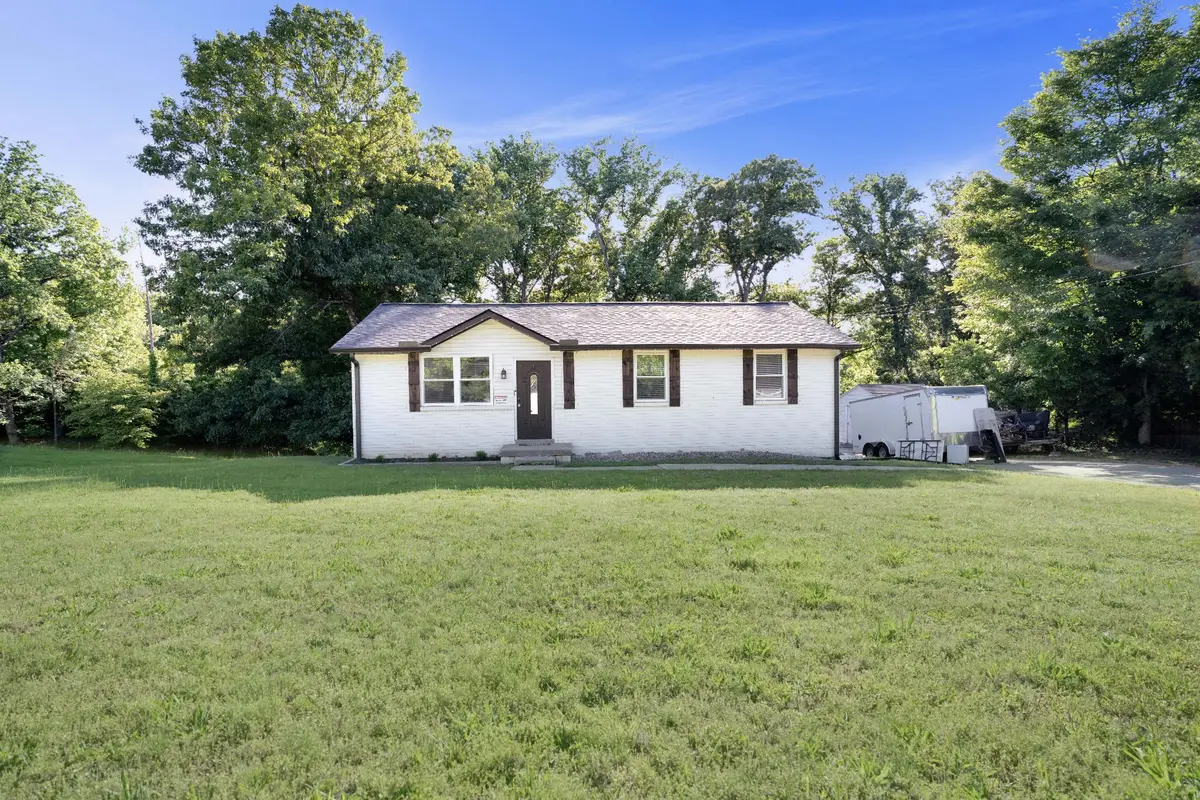 412 Hilltop Dr, Clarksville, TN 37040 - #1