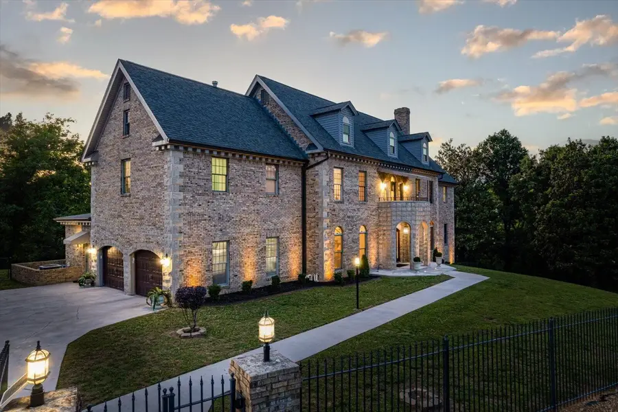 551 N Crest Court, Chattanooga, TN 37404 - #3