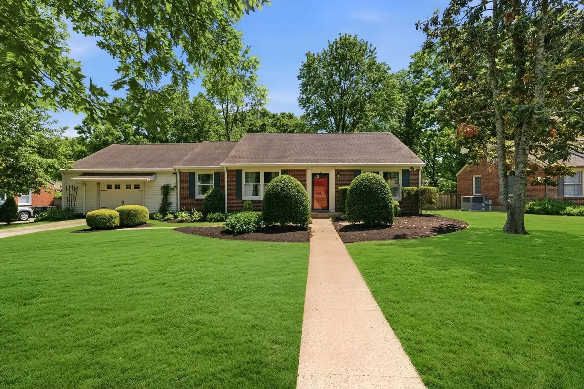 5621 Knob Rd, Nashville, TN 37209 - #1