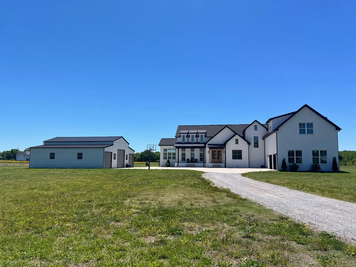 5915 Lakeview Rd, Springfield, TN 37172 - #1