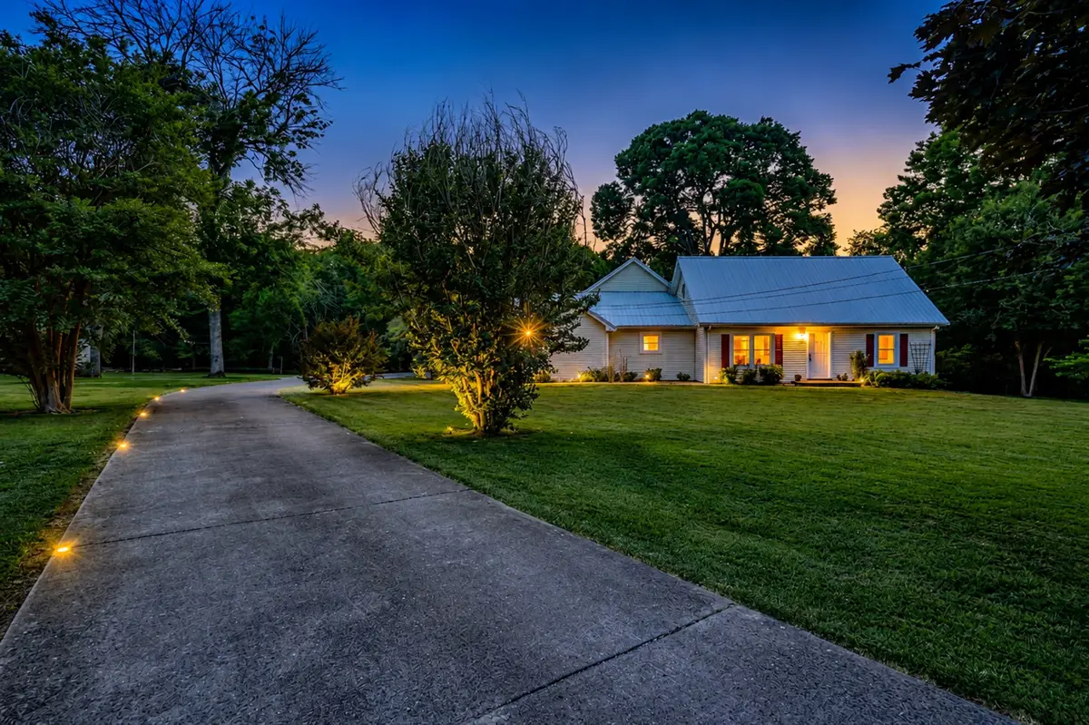 129 Oakland Dr, Gallatin, TN 37066 - #1