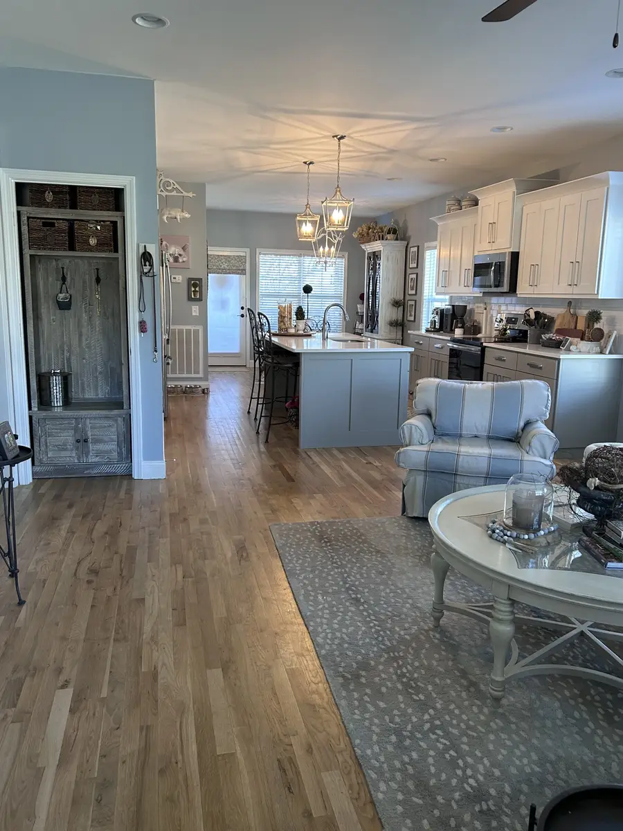 207 Walnut St N, Springfield, TN 37172 - #2