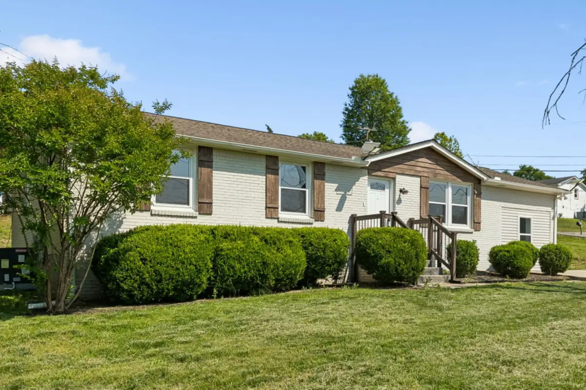 200 S Valley Rd, Hendersonville, TN 37075 - #1