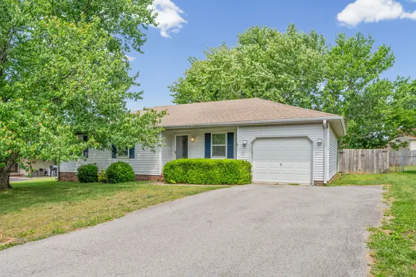 535 Fox Chase Ct, Hopkinsville, KY 42240