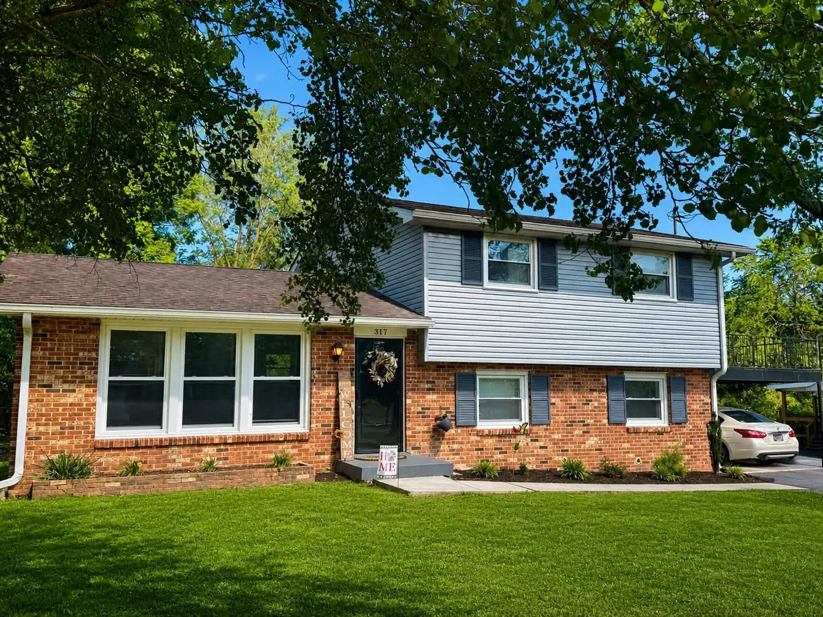317 Lakeshore Dr, McMinnville, TN 37110 - #1