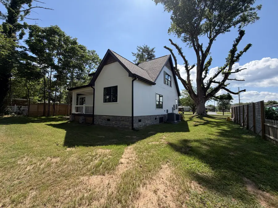 404 Boyd Ave, McMinnville, TN 37110 - #3