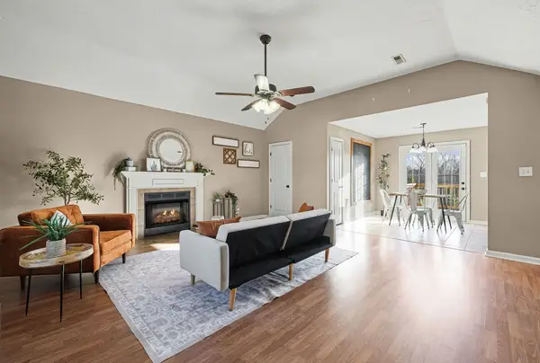 1304 Freedom Dr, Clarksville, TN 37042
