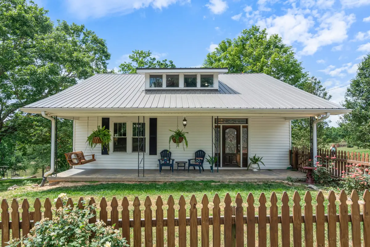 3135 Vanleer Hwy, Charlotte, TN 37036 - #1