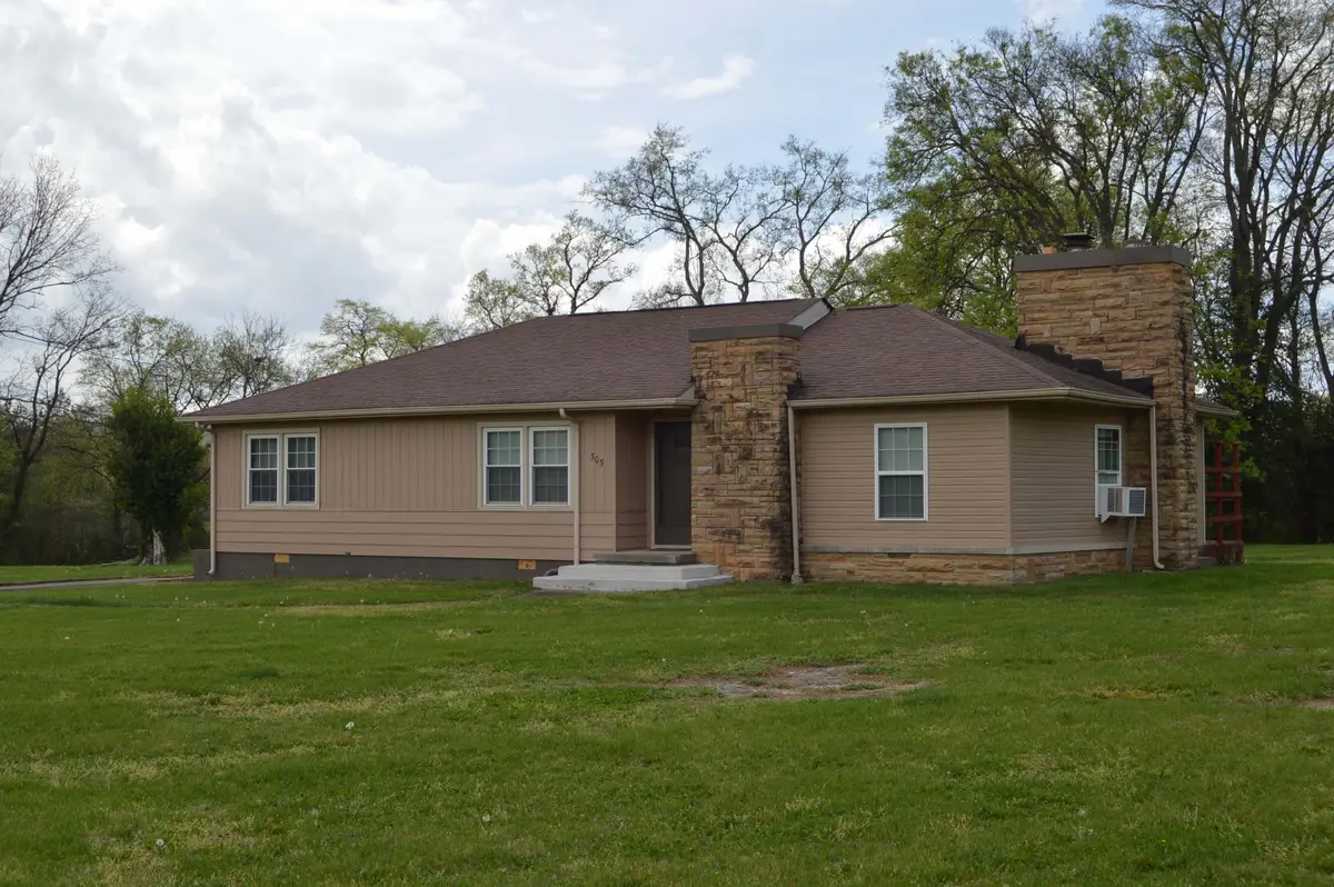 305 Peacock St, Bell Buckle, TN 37020 - #1