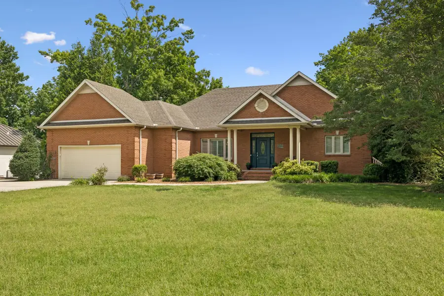 353 Waters Edge Dr, Estill Springs, TN 37330 - #2