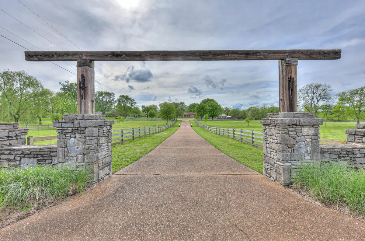 117 Brights Ln, Gallatin, TN 37066 - #1