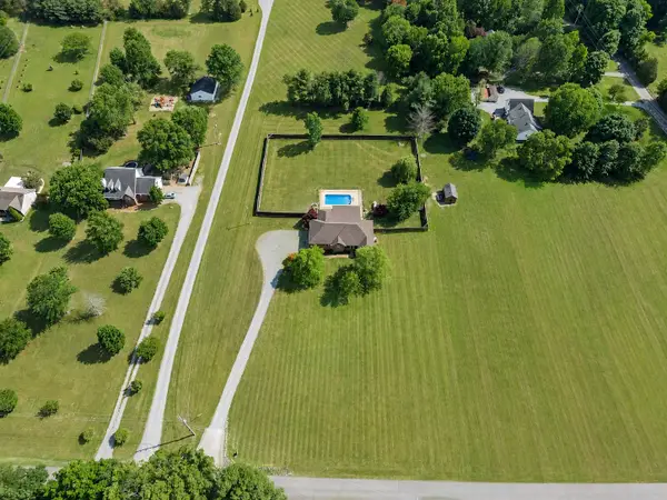 7291 W Cook Rd, Springfield, TN 37172