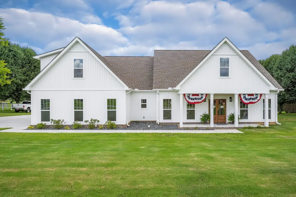 306 Old Shelbyville Rd, McMinnville, TN 37110 - #1