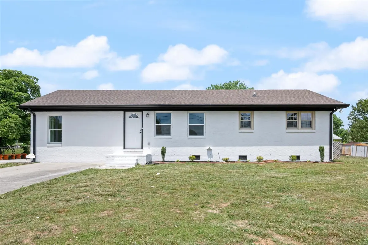 330 Lagoon Dr, McMinnville, TN 37110 - #1