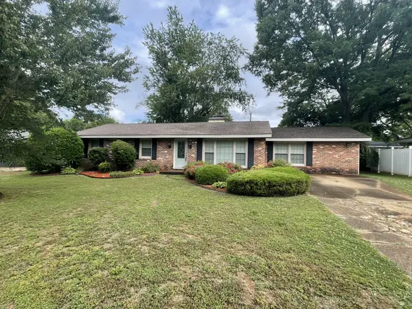1977 Holiday Dr, Florence, AL 35630